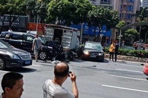 AIYOUXI-摩托车赛联赛，钱塘铁骑队与嵩山海豚队鏖战，VAR改判成焦点！边路成突破口的简单介绍