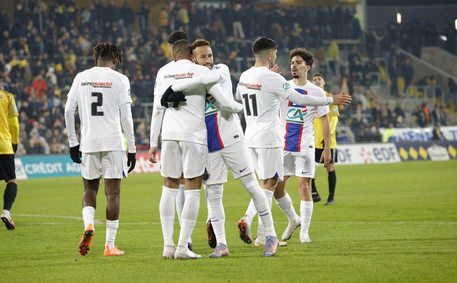 这也行？广东宏远今晚门线救险今夜布莱顿调整名单以备法国杯，今夜布莱顿调整名单以备足总杯的简单介绍